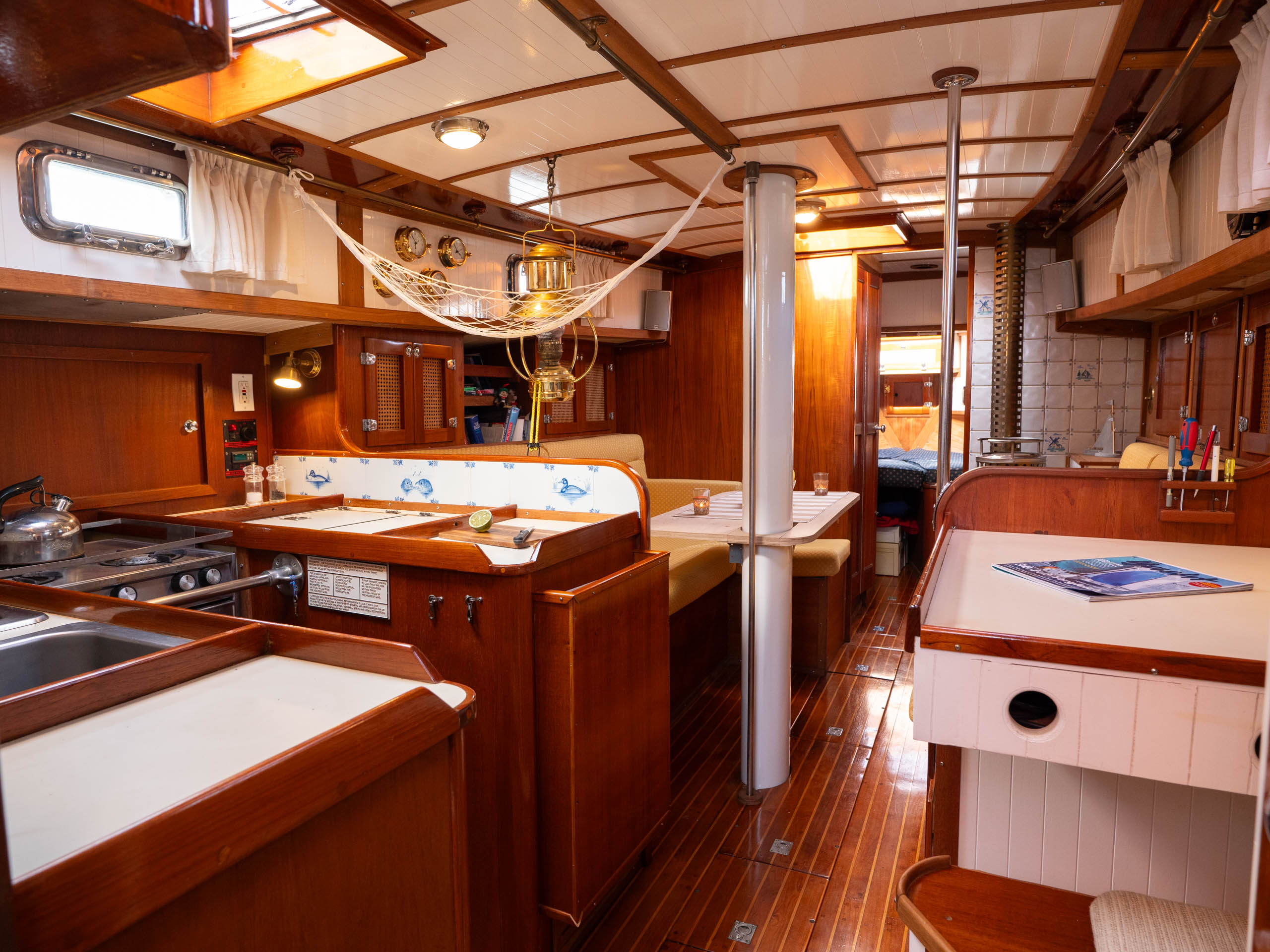 Dieser Mast stört das Interieur