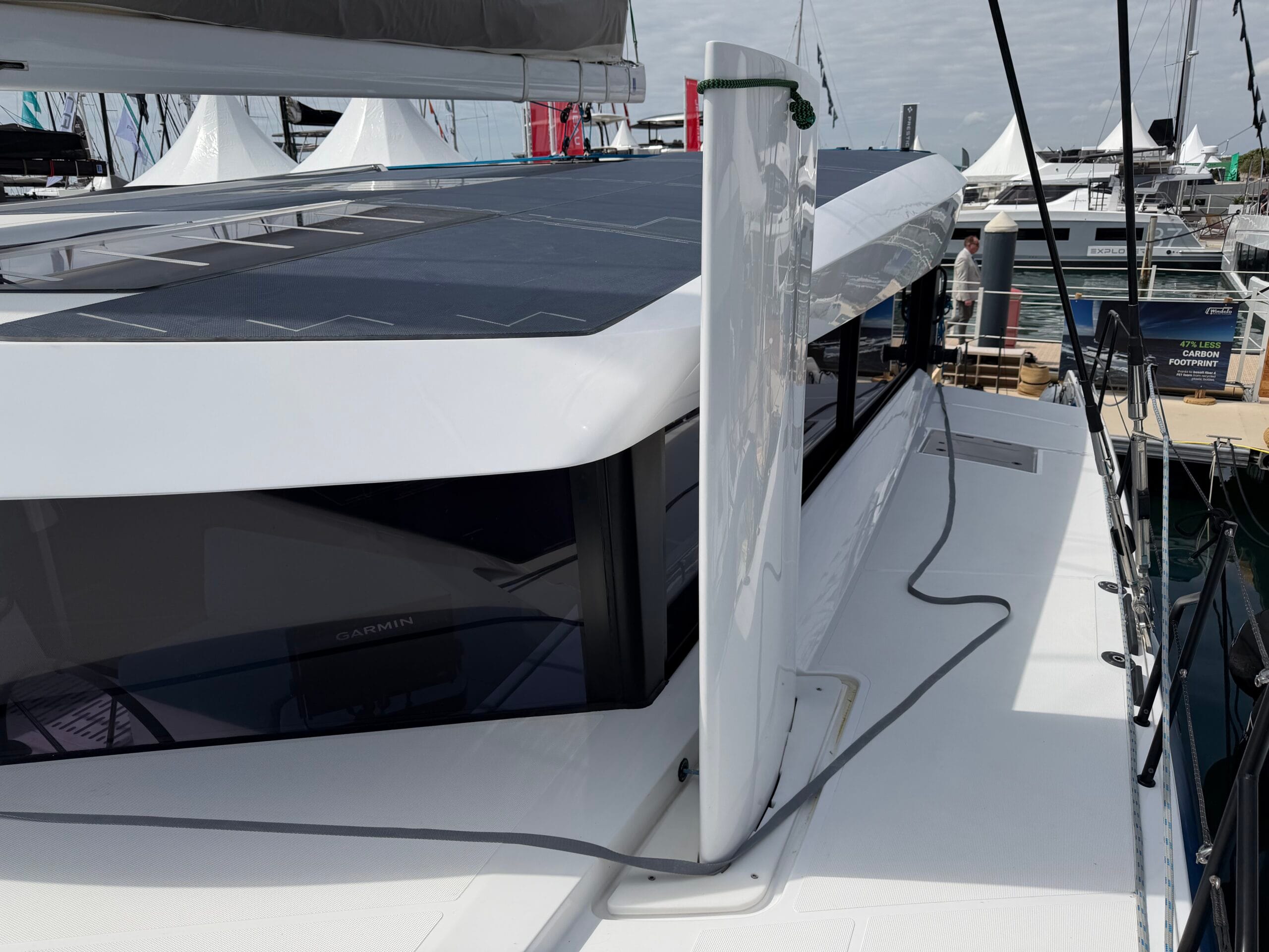 Daggerboard auf einem Katamaran
